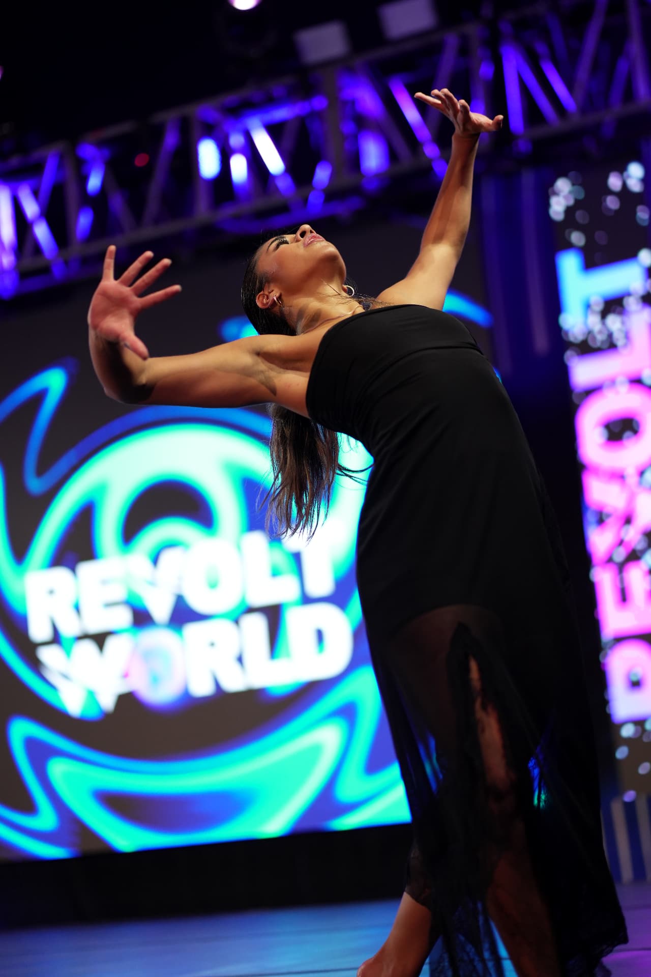 DISCOUNTS FOR COLLEGE DANCERS